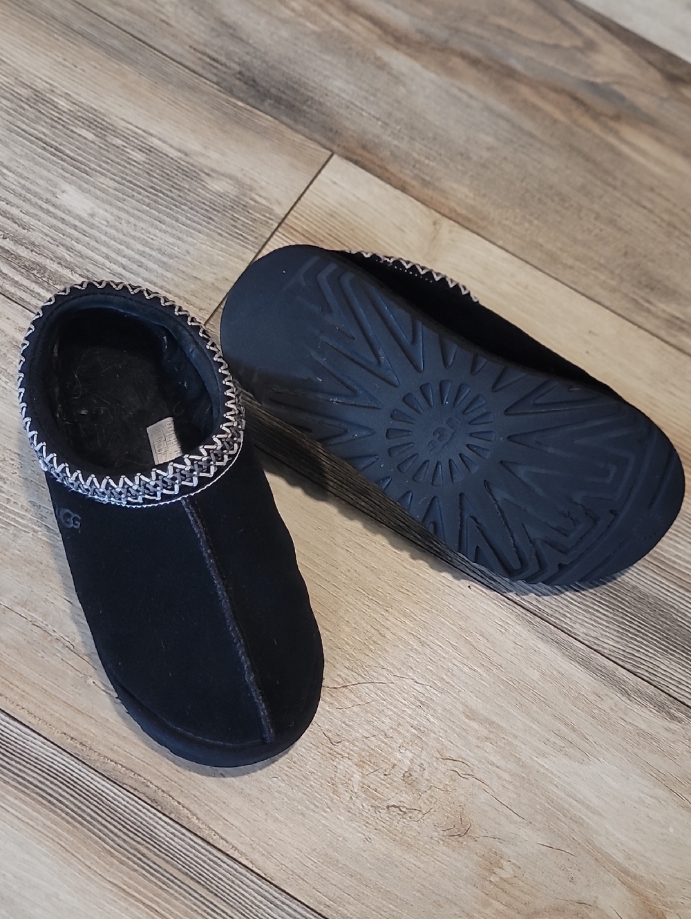 Cute UGG Slippers - Picture 3 of 3